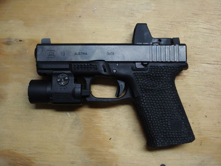 Perfect setup for home defense!! Glock 19 Burris FasfireIII red dot and Streamlight TLR-3 light/laser/strobe Jay Rock, Iwb Holster, Egg Muffin, Family Safety, Home Protection, Home Defense, Laser Lights, Muffin Cups, Strobing