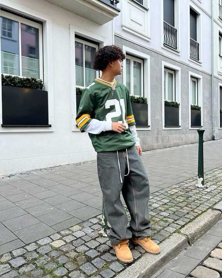 Streetwear Outfit Men, Timberland Outfit, Streetwear Fashion Baggy, Estilo Cholo, Football Jersey Outfit, Fashion Baggy, Guy Fits, Streetwear Inspo, Aesthetic Outfits Men