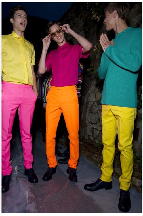 woo-hoo, color madness!!  This summer is all about colours... The brighter the better.., Colorful Outfits Men, Neon Party Outfits, Neon Prom Dresses, Party Outfit Men, Color Outfits, Fiesta Outfit, Neon Outfits, Wearing Color, Black Jeans Outfit