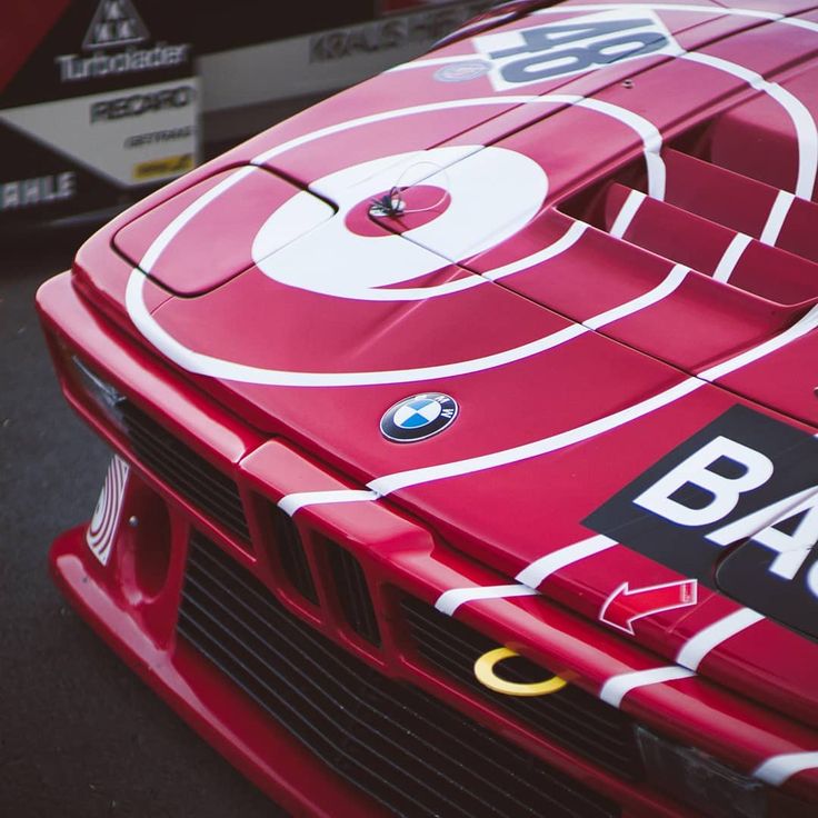 These hypnotic lines might fool you while this #BMW #M1 zooms past you ...