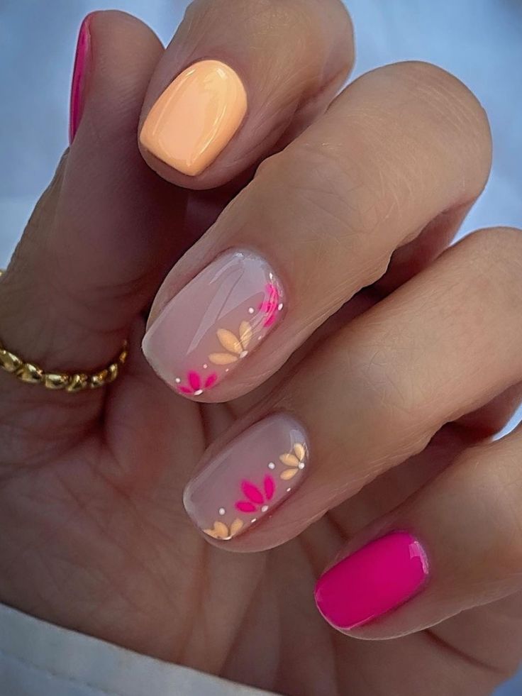 hot pink and peach nails with subtle flowers Nagellack Trends, Simple Gel Nails, Summery Nails, Her Nails, Vacation Nails, Cute Gel Nails, Nagel Inspo, Short Acrylic Nails Designs, Beach Nails