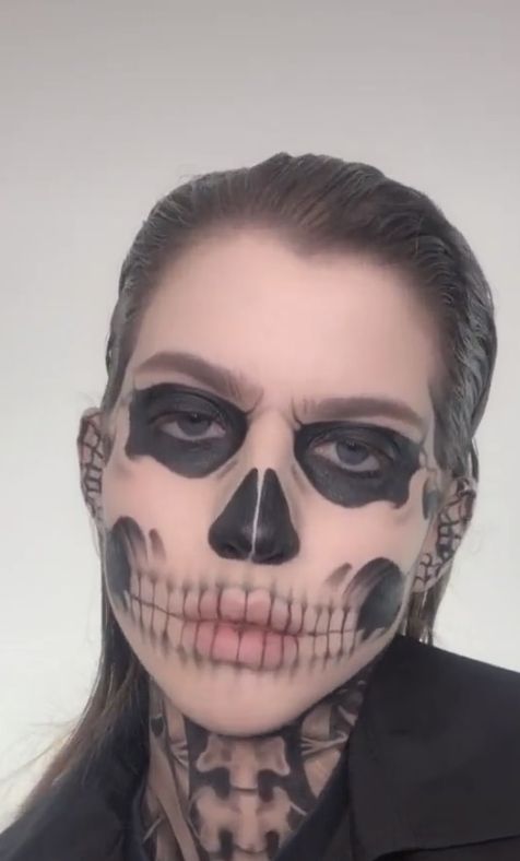 Abby Roberts Halloween Makeup, How To Do Skeleton Makeup, Glam Skeleton Makeup, Skeleton Makeup Easy, Abby Roberts Makeup, Cool Skeleton Makeup, Pretty Skeleton Makeup, Skeleton Makeup Halloween, Glam Halloween Makeup