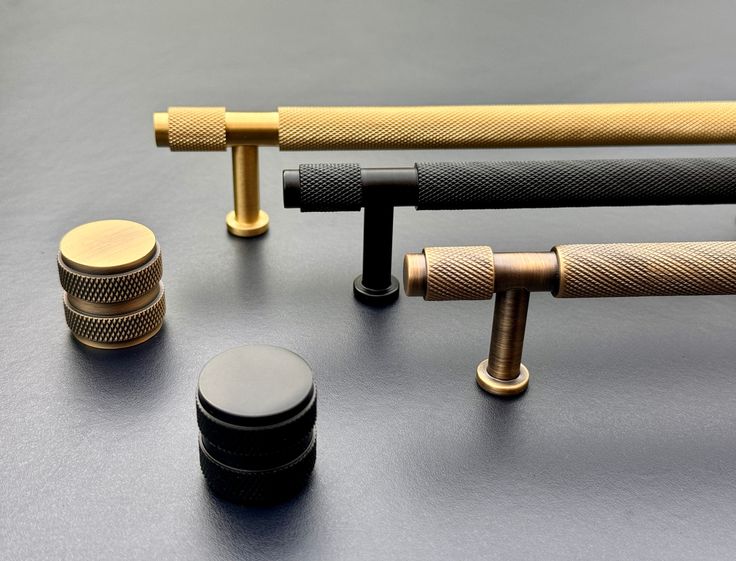 Add Style to Your Home with Our Solid Brass Knurled Pull Handles! 🎨 Finishes: We have three trendy colors to choose from. Pick the one that matches your home best! - Satin Gold Brass - Antique Bronze - Black 📏 Different Sizes: We have handles in four different sizes, so you can find the perfect fit for your cabinets or drawers. Knob: Dia-25mm with two screw holes (no more twisting issues) 160mm: Hole Center-160mm; Length: 200mm; Thickness: 13mm (Best Size for Kitchens) 288mm: Hole Center-288mm Main Door Handle, Modern Cabinet Hardware, Contemporary Cabinet, Contemporary Cabinets, Furniture Antique, Cabinet Handle, Modern Kitchens, Gold Brass, Brass Handles