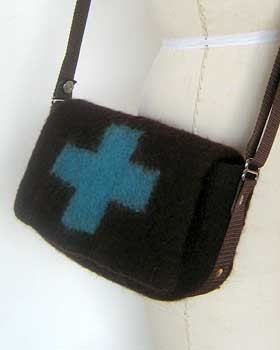 Felted Messenger Bag with Contrasting Cross Love Projects, Messenger Bag Patterns, Cross Body Bag Pattern, Hot Pockets, Needlework Crafts, Knitting Bag, Knitted Wit, Leather Cuffs Bracelet, Felt Bag