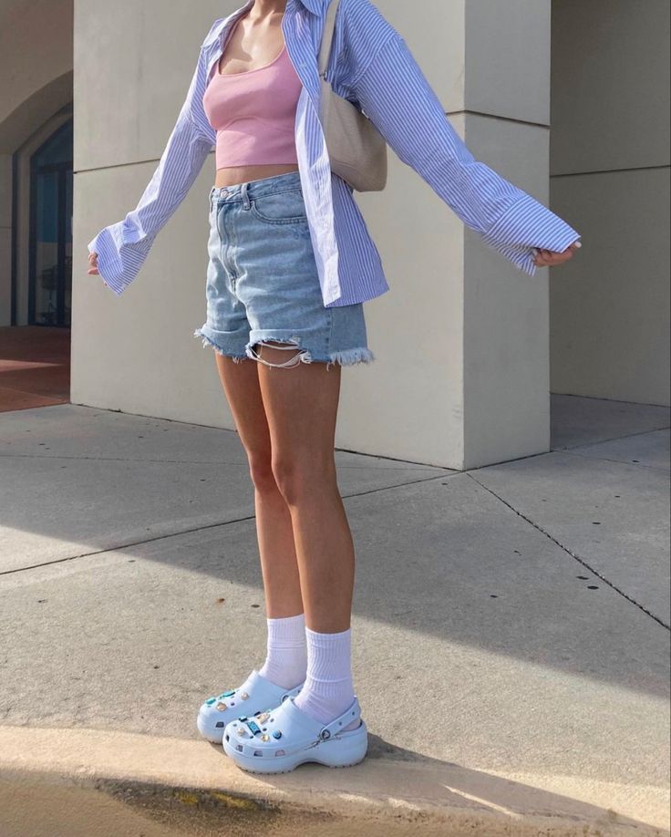 Cute Outfits With Crocs, Outfits To Wear With Crocs, How To Wear Crocs, Outfits With Crocs, How To Style Crocs, Croc Outfits, Women Crocs, Styling Crocs, Crocs Outfit