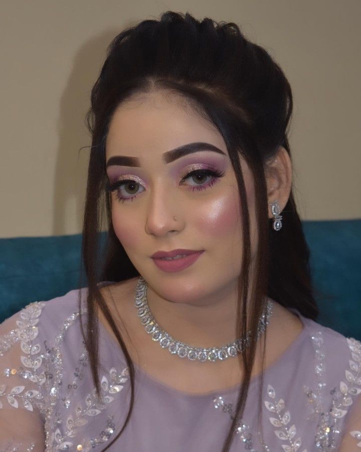 Very Easy Makeup, Pakistani Makeup Looks, Bride Eye Makeup, Eyes Hazel, Pakistani Makeup, Peacock Crafts, Bff Photography, Engagement Look, Eyebrows Makeup