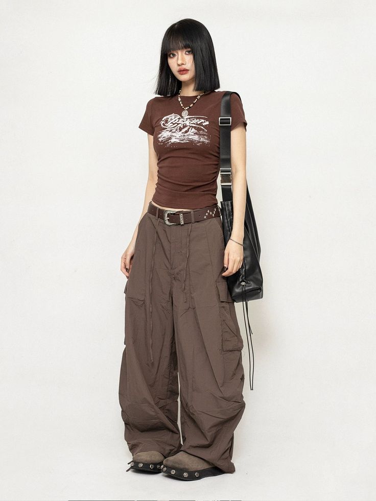 Black Strap Top Outfit, Tight Shirts Y2k, Cute Fits Grunge, Down To Earth Fashion, Alternative High Fashion, Baggy Oversized Outfit, Emo Streetwear Fashion, Streetware Outfits Woman, School Fits Highschool Summer