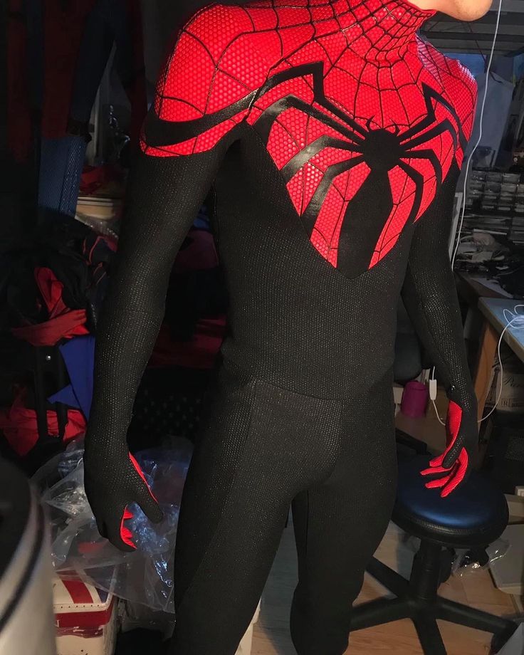 Superior Spider Man, Spiderman Outfit, Spiderman Comic Art, Spiderman Suits, Spiderman Costume, Spiderman Cosplay, Black Spiderman, Superhero Cosplay, Marvel Superhero Posters