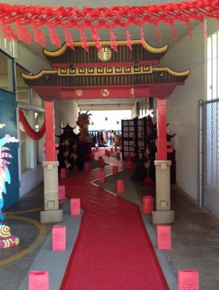 Asia Theme Party, Cultural Night Decorations, China Party Decorations, Chinese Party Theme, Mulan Theme Party, Japan Themed Party Decorations, China Themed Party, Chinese Classroom Decorations, Multicultural Night At School Ideas