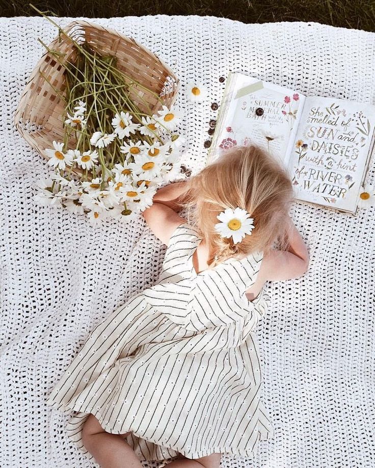 Easter Photo Ideas, Picnic Photoshoot, Boho Studio, Toddler Photoshoot, Summer Dresses Online, Spring Photoshoot, Toddler Photos, Farm Photography, Fun Photoshoot