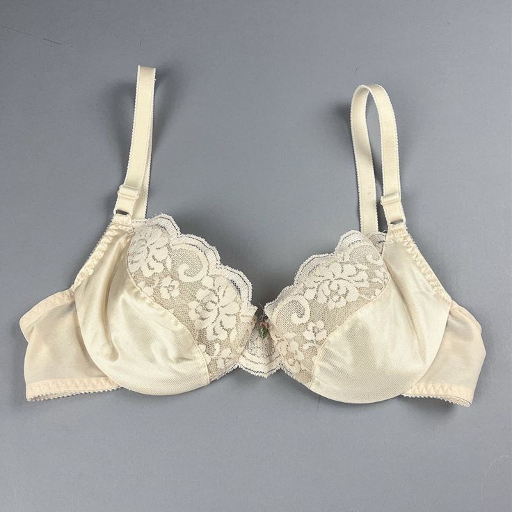 Vintage Nude Bra | 80's Bra by Maidenform | Size 34 B by sideshowsam on Etsy Vintage Lingerie, 70s Bra, Retro Bra, Vintage Bras, Bra Vintage, Vintage Bra, Bra Items, Nude Bra, Bra Lingerie