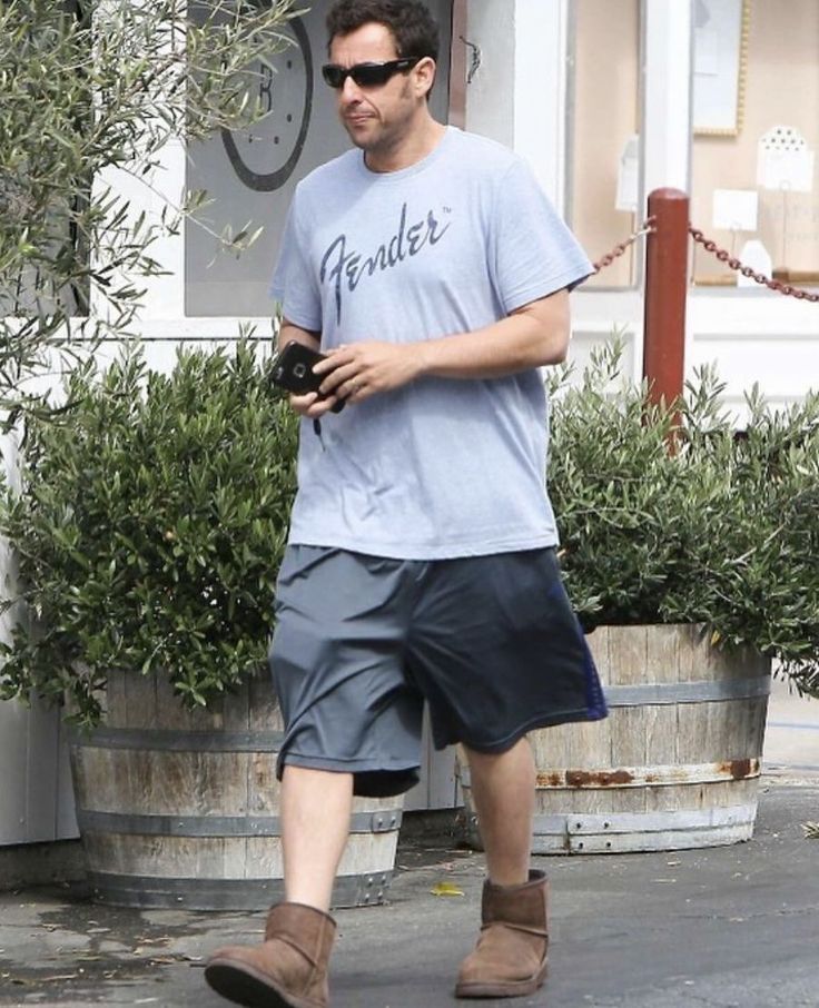 a man walking down the street in shorts and a t - shirt that says fenderer