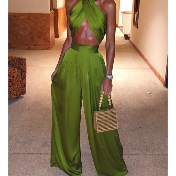 Two piece khaki vacation set Women Jumpsuit, Loose Maxi Dress, Looks Party, Party Suits, Summer Special, Foto Poses, Loose Outfit, Green Outfit, Halter Crop Top