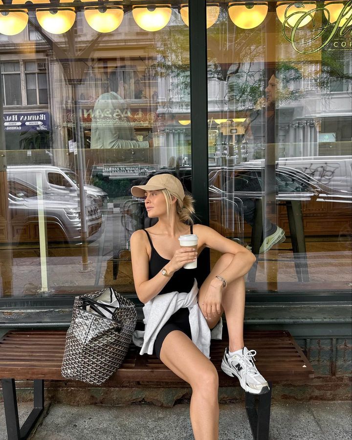 Fredrika Ekerot (@fredrika_ekerot) • Instagram photos and videos Goyard Outfit, Goyard Bag Outfit, Goyard Tote Outfit, Bag Workout, Goyard Tote, Airport Fits, Tote Outfit, Goyard Bag, Daily Outfit Inspiration