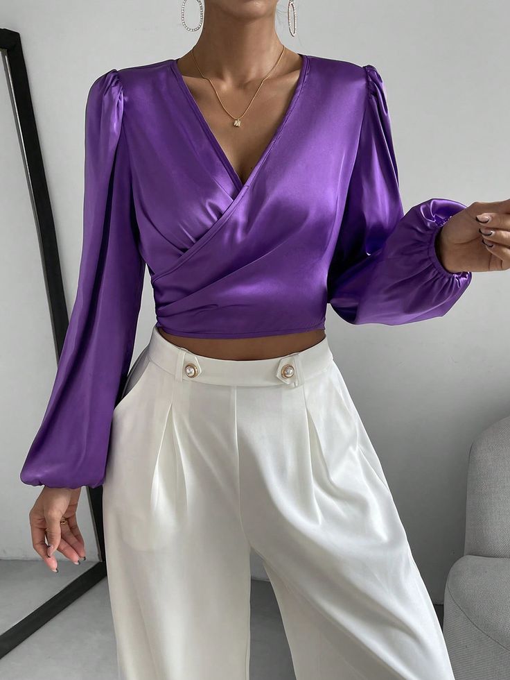 Blusa de cuello cruzado de manga farol crop de satén Morado Violeta Elegante  manga larga Tela tricotada Liso Top Elástico Ligero  Women Clothing, size features are:Bust: ,Length: ,Sleeve Length: Satin Blouse Designs, Wrap Top Outfit, Purple Top Outfit, Silk Tops For Women, Satin Wrap Top, Satin Clothes, Smart Casual Women, Purple Crop Top, Silk Outfit