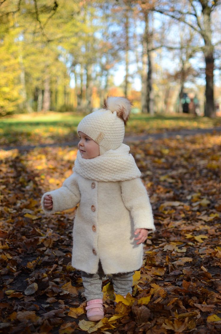 "Luxury, warm and super trendy white hat with faux fur pompom for baby girl, toddler girl, child and even adult. Girl hat is hand knitted from the finest quality merino wool that is incredibly soft, luxuriously gentle next to the skin and will help keep your child warm all winter. The faux fur is 12-15 cm in width and is detachable via a metallic popper allowing you to mix and match the bobble on top and wash your hat easily. Sizes of the hat are according the circumference of the head or age. T Boys Winter Hats, Girls Winter Outfits, Fur Pom Pom Beanie, Fur Pom Pom Hat, Girls Winter Hats, Baby Winter Hats, Wooly Hats, Girl Beanie