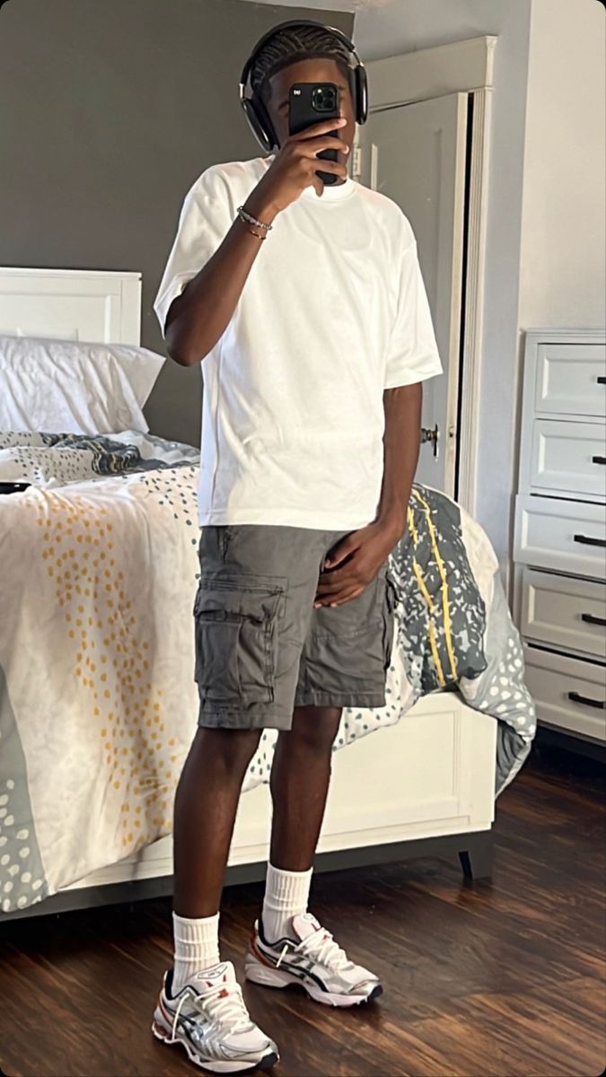 Men Fit Inspo Summer, Black Guy Summer Outfits, Boohoo Man Outfits, Asics Shoes Outfit Men, Black Men Fits Streetwear, Basic Fits Men, Asics Fits Men, Black Guy Fashion Casual, Black Men Streetwear Outfit