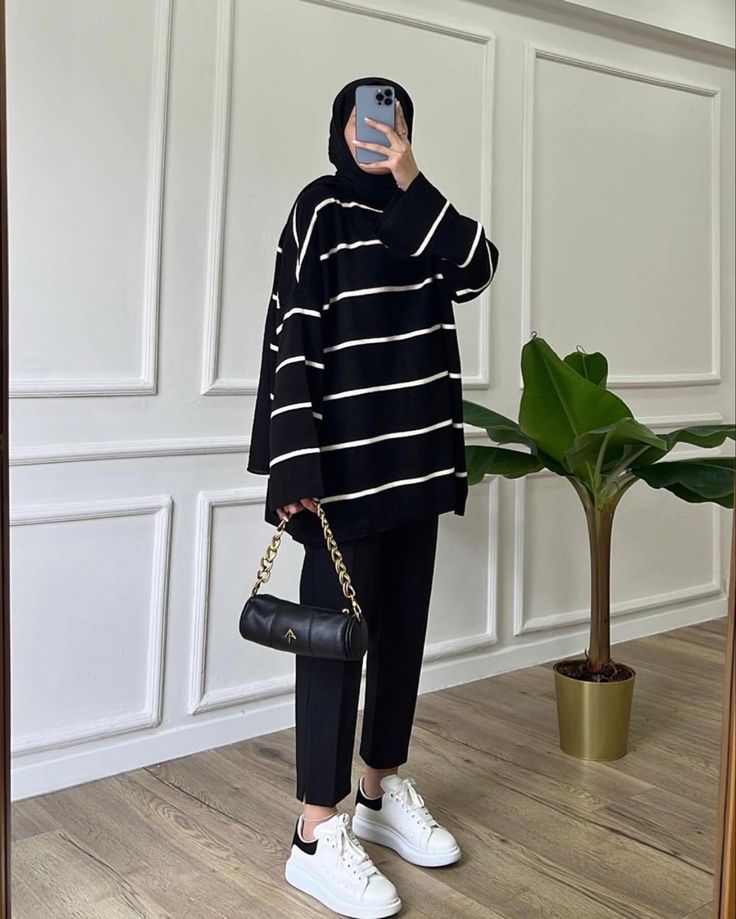 Muslim Girl Outfits, Stylish Outfits Casual, Hijab Fashion Summer, Estilo Hijab, Modest Casual Outfits, Stile Hijab, Stylish Hijab, Muslim Outfits Casual, Hijab Style Casual