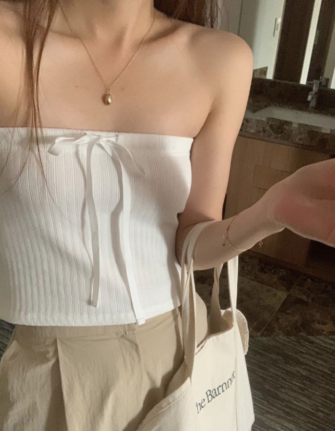 Ribbon Tube Top, Bow Tube Top, Tube Too, Tube Top Outfits, Outfit Korean, Vanilla Girl, Beige Pants, Bag Canvas, Clean Girl