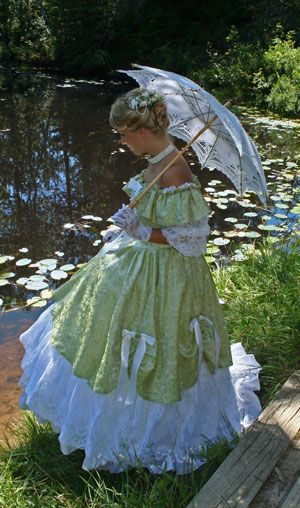 Southern Belle House Of Shadows, Southern Belle Aesthetic, Belle Outfit, Southern Belle Dress, Belle Dresses, Southern Sayings, Historic Clothing, The Old West, Old Fashion Dresses