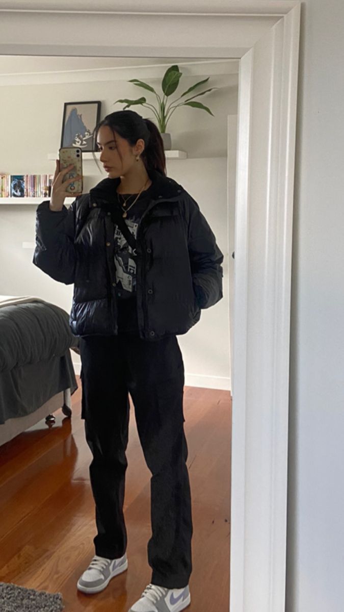 Nike Jordan Style Outfit, College Grey Jordans Outfit, Nike Jordans Outfit Woman, Grey Jordan Outfits Womens, Winter Jordan 1 Outfit, Nike Wolf Grey, Outfits With Grey Jordan 1’s, Outfits With Gray Jordans, Grey And White Jordan 1 Outfit Women