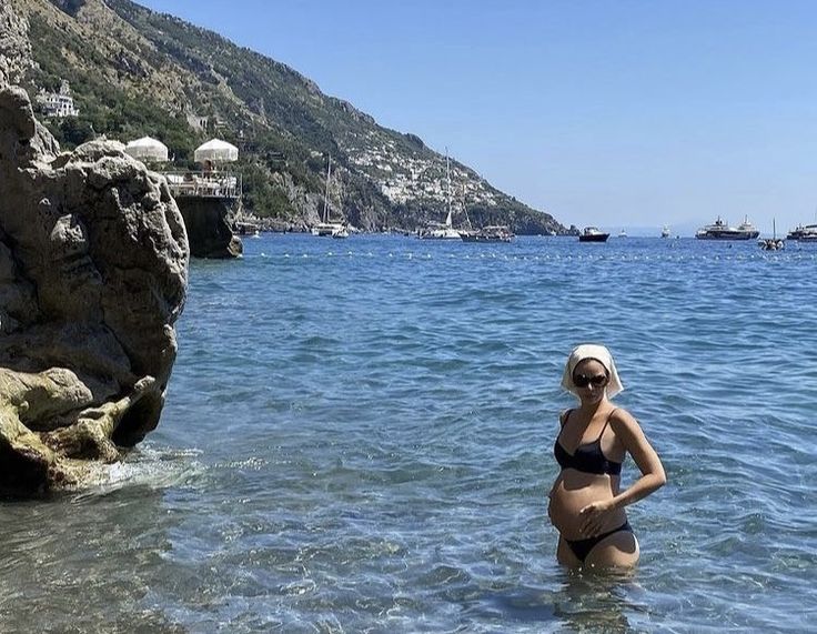 Trad Wife Aesthetic, Pregnancy Aesthetic, Pregnacy Fashion, Wife Aesthetic, Italian Life, Future Vision, Bloxburg Ideas, Summer Pregnancy, Italian Summer