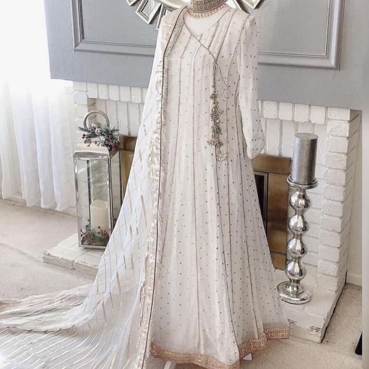 Pakistani Casual Wear, Fancy Dress Material, Designer Dresses Elegant, Party Wear Gowns, Dresses Design, Pinterest Design, Dress Book, Pakistani Fancy Dresses, Dress Design Patterns