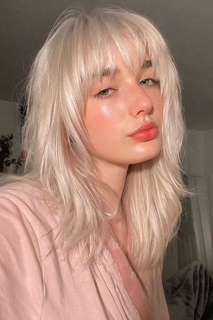 portrait of a woman with shag hair Edgy Haircuts, Wolf Cut, Shag Haircut, Mullet Hairstyle, Bleached Hair, Cut My Hair, Hair Inspo Color, Aesthetic Hair, Hairstyles With Bangs