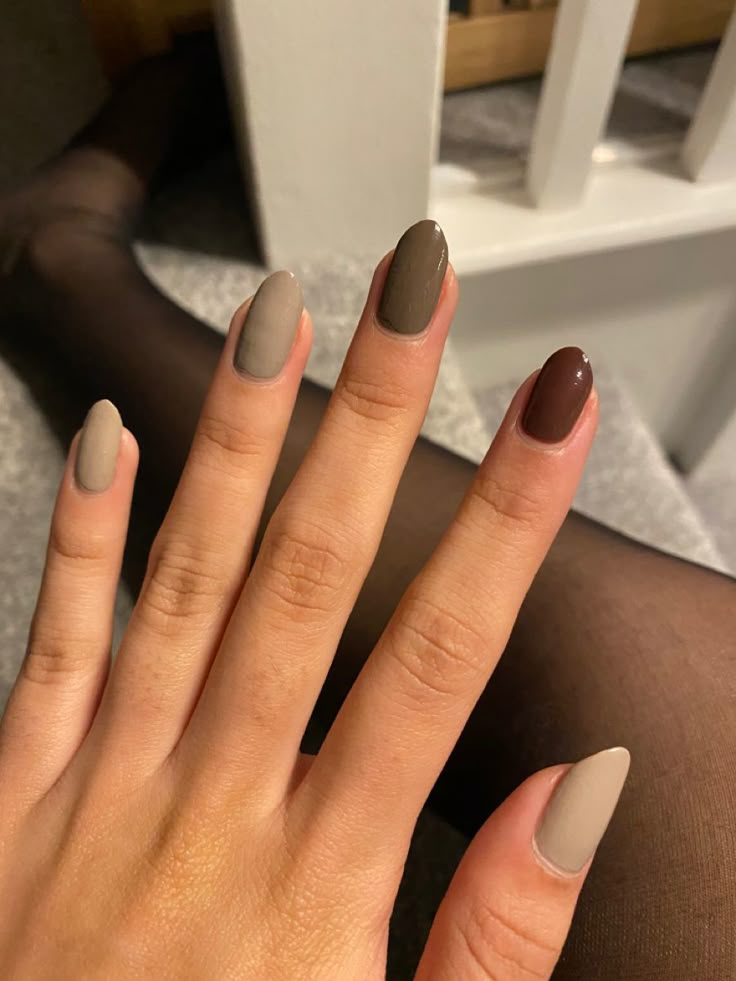 Nail Art For Tanned Skin, Cute Nails For Brown Skin, Manicure For Tan Skin, Almond Nails By Skin Tone Range, Nail Art For Brown Skin, Nail Art Tan Skin, Tan Skin Nail Color, Nail For Tan Skin, Nude Shades Nails