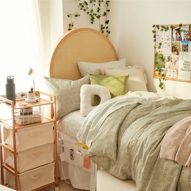 a bed room with a neatly made bed and lots of pillows on top of it