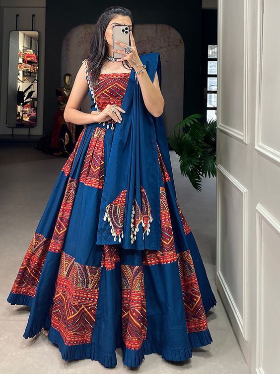 Introducing the wonderful blue foil work cotton navratri wear lehenga choli, a stunning outfit that is perfect for your Navratri celebrations. Made from high-quality blue cotton material, this lehenga features exquisite digital printed and foil work that adds a touch of elegance and charm. It is a ready-to-wear ensemble that comes with a blue choli and a cotton dupatta, both adorned with cowrie (Kodi) work touchup. When it comes to benefits, this navratri lehenga choli offers a multitude of adva Embroidery Lengha, Navratri Outfits, Chaniya Choli Designs, Indian Wedding Lehenga, Trendy Outfits Indian, Navratri Dress, Cotton Lehenga, Black Lehenga, Lehenga Designs Simple