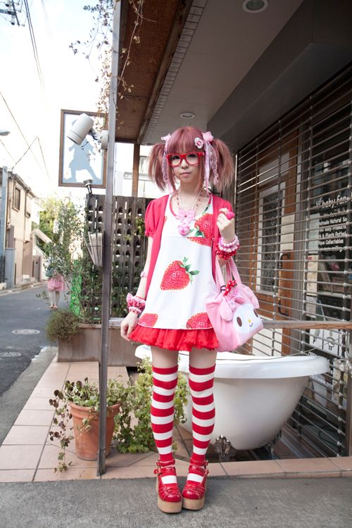 J Fashion Outfits, Pop Kei, Harajuku Decora, Strawberry Outfit, Estilo Harajuku, Outfit References, Yume Kawaii, Dopamine Dressing, Dream Aesthetic