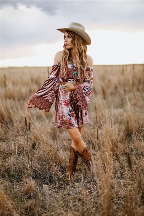 The Boutique Hub | So Many Weddings, So Little Time | #WeddingStyle #Wedding # Western Lace Dresses, Vestidos Country, Grown Dress, Country Glam, Stile Boho Chic, Country Style Outfits, Under Your Spell, Looks Country, Estilo Country