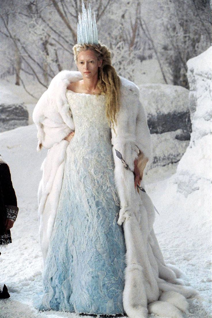 Tilda Swinton - Narnia White Witch Costume, Jadis The White Witch, Snow Queen Costume, Narnia Costumes, Ice Queen Costume, Lion Witch Wardrobe, Evil Queens, Idee Cosplay, Queen Costume