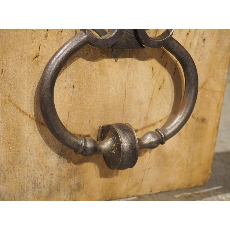 an old metal handle on a wooden box