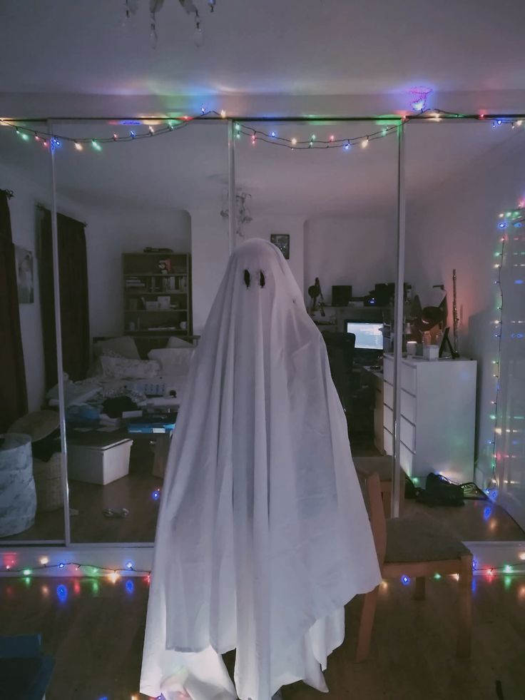 Spooky Ghost | Ghost pictures, Ghost photos, Scary ghost pictures