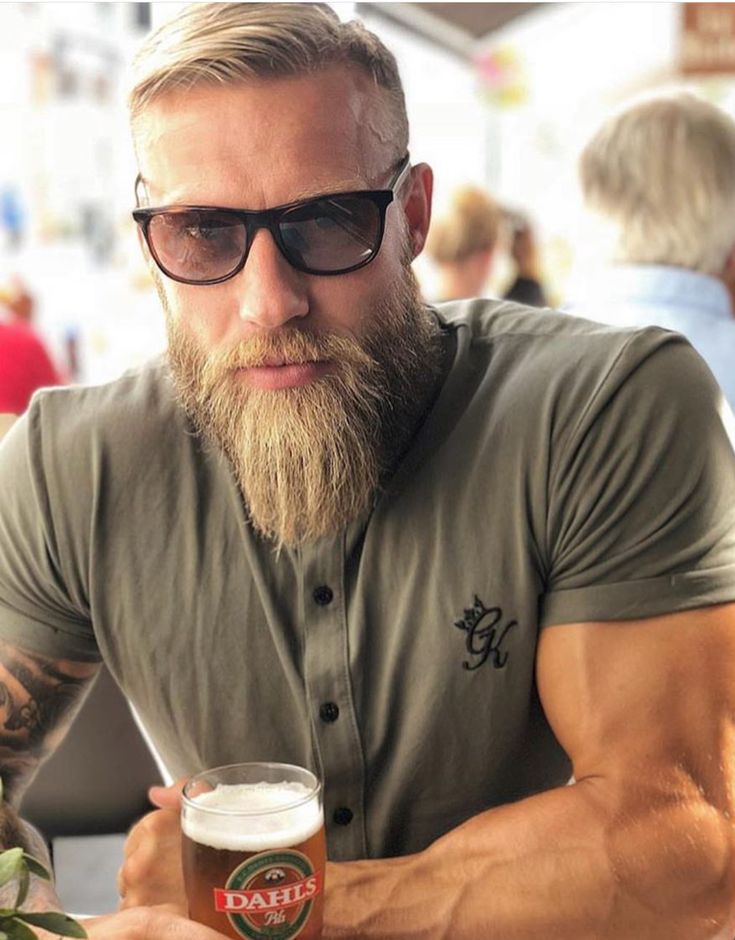 Barba Hipster, Nice Beard, Viking Beard Styles, Goatee Styles, Ducktail Beard, Stylish Beards, Beard Fashion, Viking King, Men Masculine