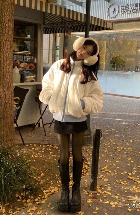 mini skirt outfits, mini skirt fall outfits, mini skirt winter outfits, how to wear mini skirt in fall, mini skirt and sweater Japan Outfit Winter, Vinter Mode Outfits, Korea Winter, Japan Outfits, Japan Winter, Japan Outfit, Winter Fit, Cold Outfits, Japanese Outfits