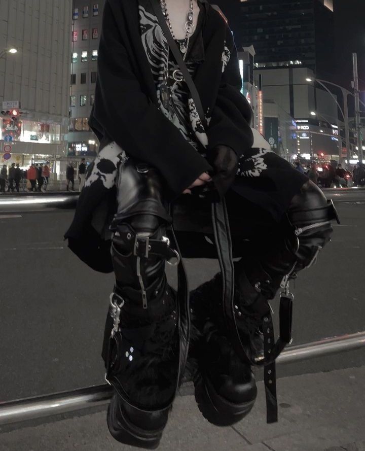 @/pon_cotu_riapan ig Japanese Punk Fashion, Cyberpunk Outfit, 일본 패션, Skater Aesthetic, Alt Outfits, Japanese Streetwear, Mood Board Fashion, Cool Fits, Tomboy Fashion