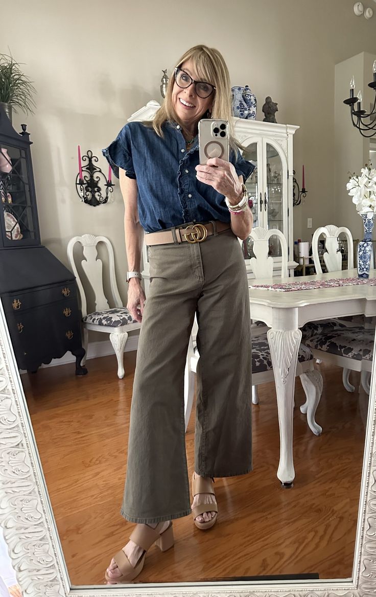 Styling Olive Wide Leg Denim for Fall Olive Wide Leg Pants Outfit, Wide Leg Jeans Fall, Wide Legged Pants Outfit, Wide Leg Jeans Outfit Fall, Shoes For Wide Leg Pants, How To Wear Wide Leg Jeans, Mustard Outfits, Simple Outfit Ideas, Wide Leg Jeans Outfit