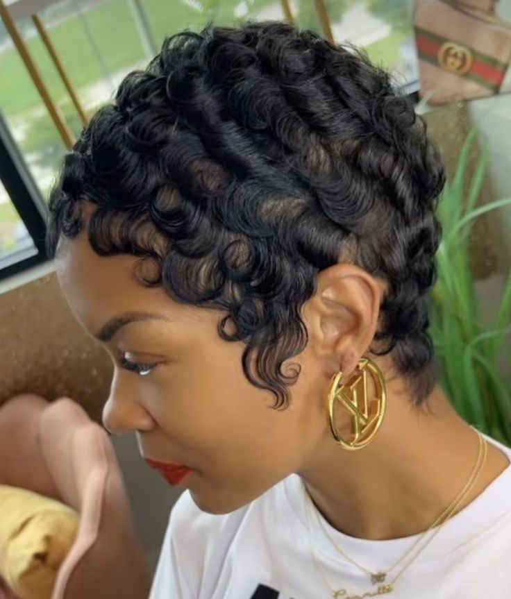 Finger Waves Short Hair, Short Hair Styles African American, Finger Wave Hair, Curly Pixie Hairstyles, Short Curly Pixie, Short Black Hair, Curly Pixie Cuts, Corte Bob, Short Sassy Hair