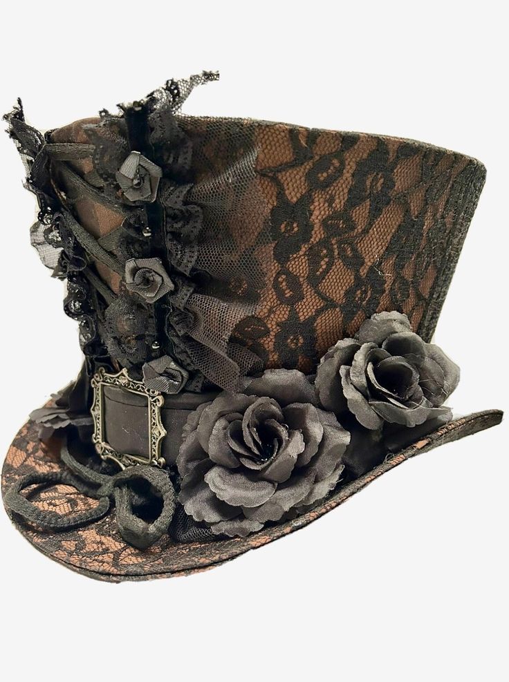 This is a stunning top hat fully lined. It has lots of detail with black roses and lace trim.  This is a size 61cm  hat. The hat is brand new and unworn.high quality by raven SDL . Thank you for looking Top Hat Steampunk, Steampunk Bowler Hat, Steam Punk Hat, Alice In Wonderland Outfit, Horror Crafts, Victorian Gothic Style, Steampunk Aesthetic, Steampunk Top Hat, Victorian Hats