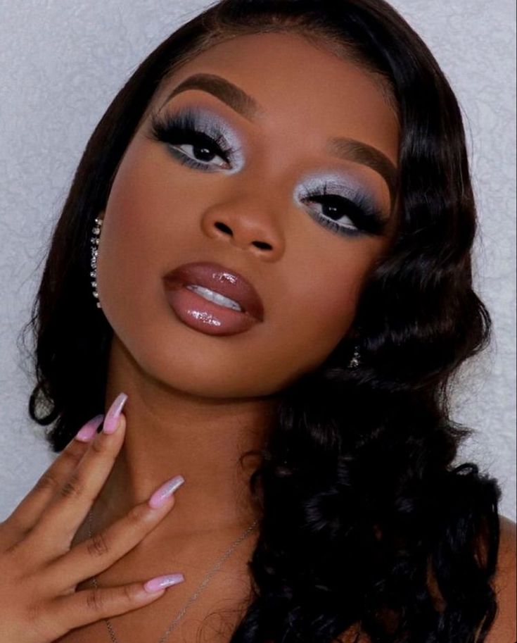 Maquillage Yeux Cut Crease, Blue Makeup Looks, Brown Girls Makeup, Prom Eye Makeup, Makeup 101, Makeup For Black Skin, Brown Skin Makeup, Creative Makeup Looks, Glamour Makeup