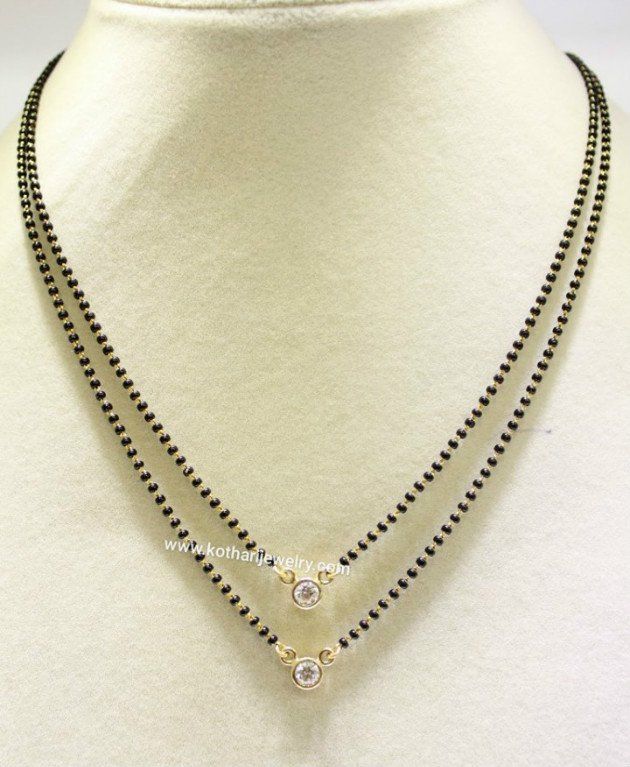 Mangalsutra Designs Gold, Bracelet Cartier, Black Beads Mangalsutra, Black Beads Mangalsutra Design, Diamond Mangalsutra, Gold Jewelry Simple Necklace, Gold Mangalsutra Designs, Gold Mangalsutra, Long Pearl Necklaces