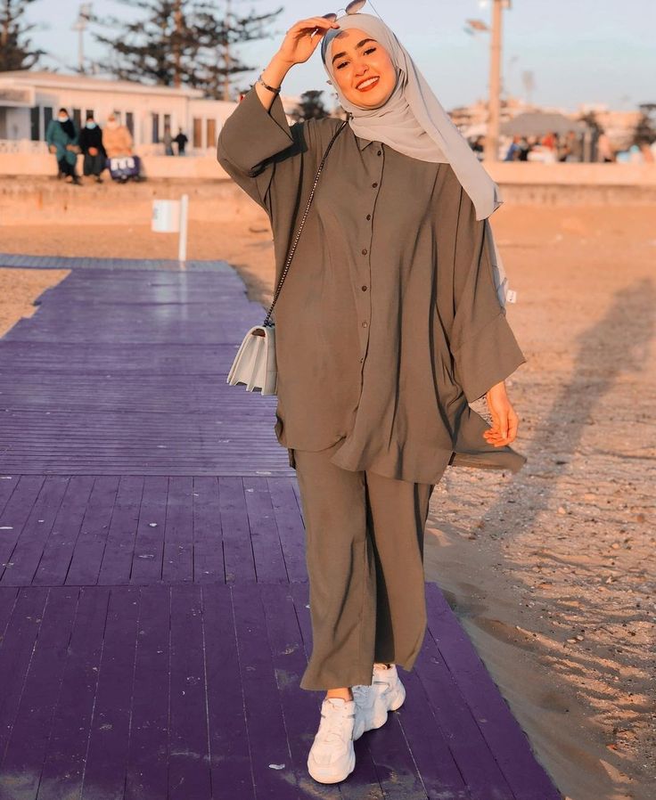 Muslimah Fashion Casual, Outfits Muslim, Simple Dress Casual, Hijab Fashion Summer, Modest Casual Outfits, Mode Turban, Modest Fashion Hijab, Stylish Short Dresses, Hijab Style Casual