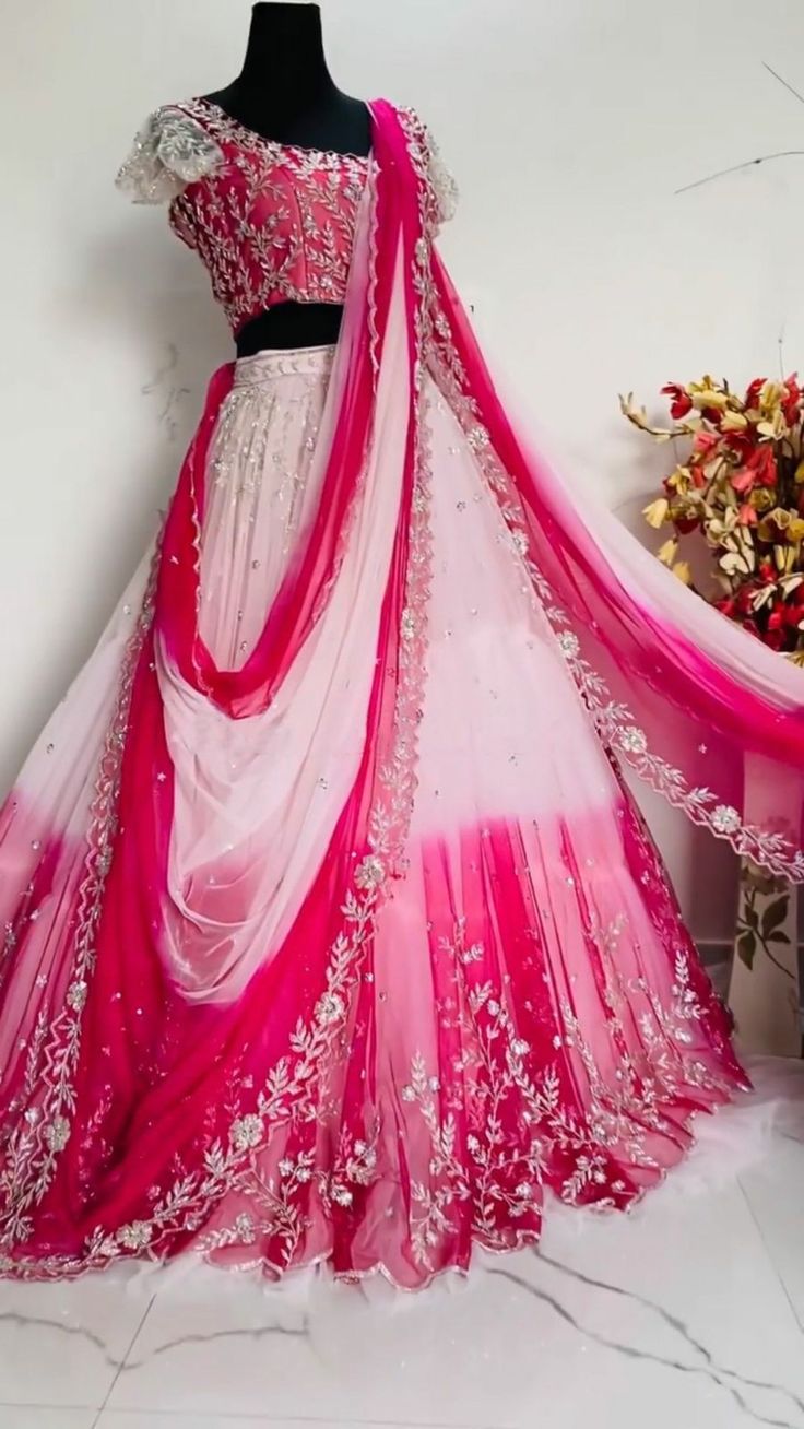 Indian Wedding Lehenga, Bridal Lehenga Designs, Simple Lehenga, Latest Bridal Lehenga, Lehenga Designs Simple, Lehnga Dress, Fancy Sarees Party Wear, Half Saree Designs, Indian Dresses Traditional