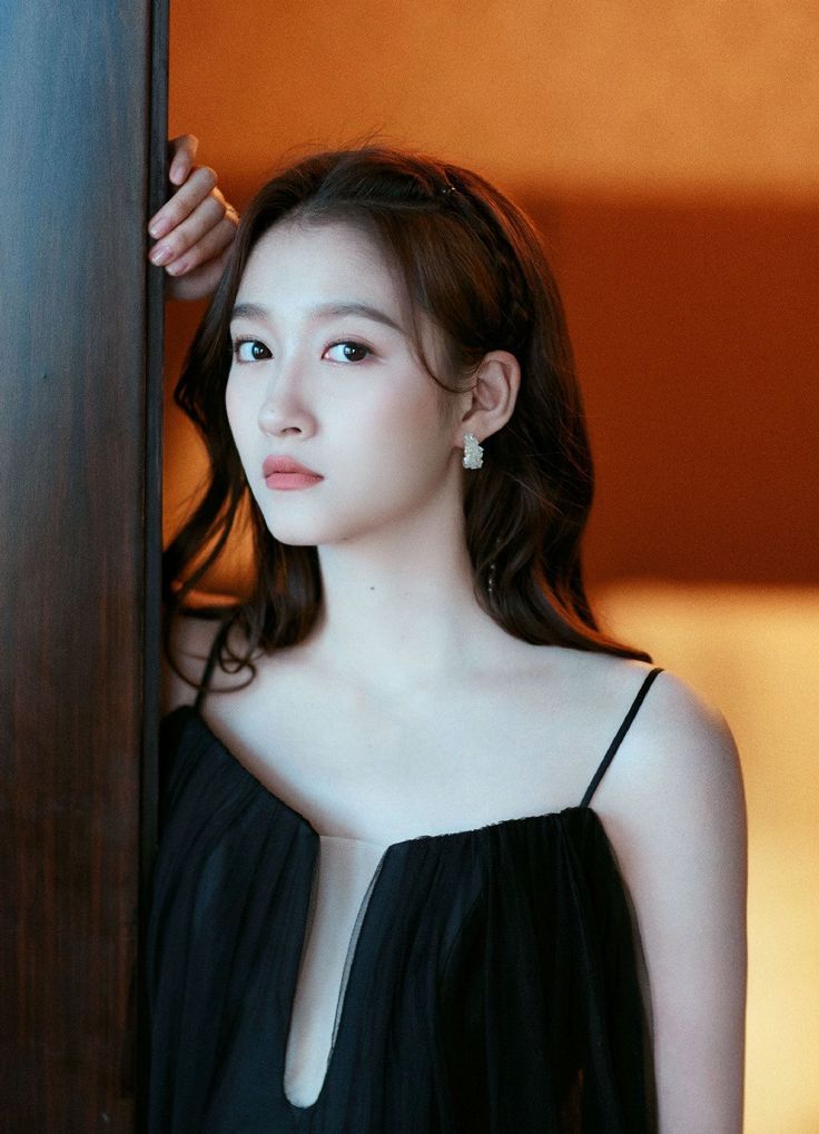 Guan Xiao Tong 2019 Ladies Event, Guan Xiaotong, A Girl Like Me, Bae Suzy, Chinese Actress, Luhan, Ball Gowns, Korean Fashion, Girl Fashion