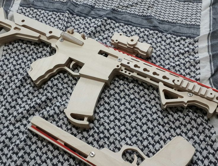 mypa gun ar15 diy wooden rubber band gun Rubber Band Shooter, Diy Elastic, Wood Crafting Tools, Unique Diy Gifts, Wood Creations, Summer Projects, Cardboard Crafts, Laser Cut Wood, Wood Toys