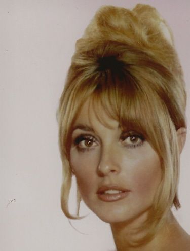 Sharon Tate 60s Hair, Jean Shrimpton, Sharon Tate, Vintage Hairstyles, Vintage Beauty, Big Eyes, Old Hollywood, Hair Goals, Hair Looks