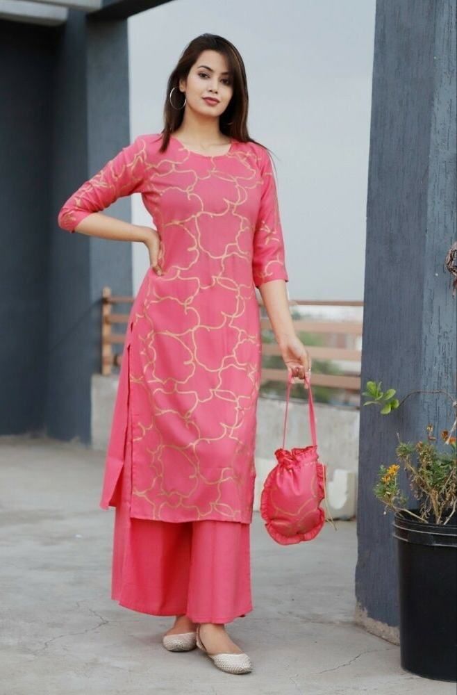 Kurtis With Palazzo Pants - 27 Ways to Wear Palazzo & Kurtis Latest Kurtis, Indian Kurti Designs, Churidar Designs, Designer Bridal Lehenga, Kurti Patterns, Designer Kurti Patterns, Simple Kurti Designs, Long Kurti Designs, Cotton Kurti Designs